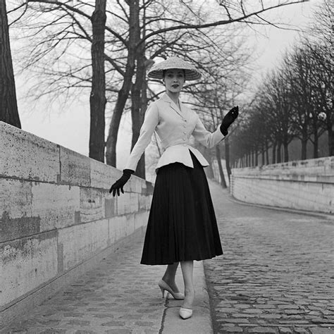 new look dior 1952|christian dior button up 1947.